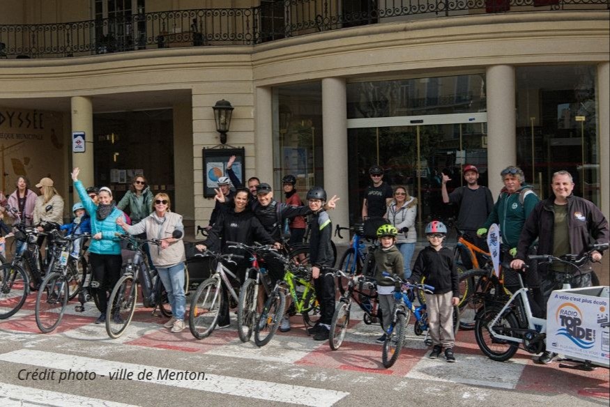 Parade à vélo à Menton : bonne humeur et mobilité douce au rendez-vous